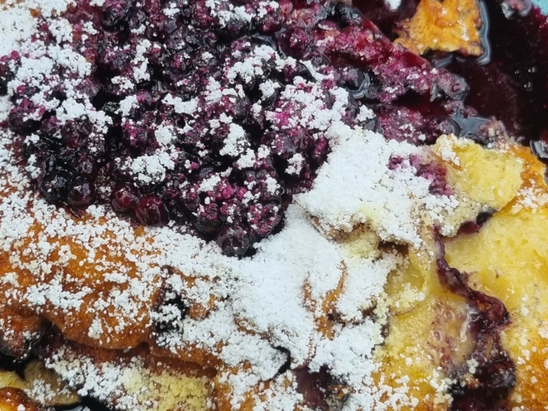 Mehr über den Artikel erfahren <span class="dashicons dashicons-lock" style="color:#E94762;"></span>Blaubeerpfannkuchen und Palatschinken